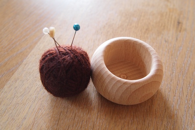 pincushion ピンクッション 挽物 針山 針刺し