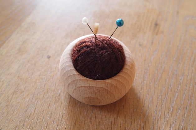 pincushion ピンクッション 挽物 針山 針刺し